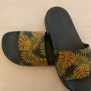 Kenneth Cole Reaction slides. Size9. Gray with yellow/ green palm. Worn once.